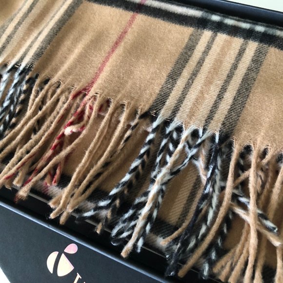 V.FRAAS Scarf with 3 1/2" Fringe NIB - Picture 1 of 2